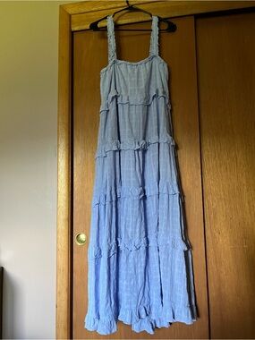 Tuckernuck Bindu Blue
Textured Tiered Maxi Dress
Large